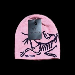 Arc’teryx beanie pink